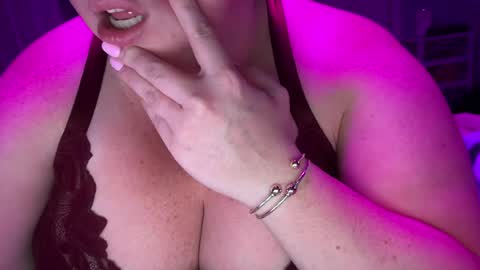 mkqueen42 online show from June 27, 2026, 2:16 am