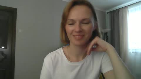 mollilove online show from June 4, 2026, 3:40 pm