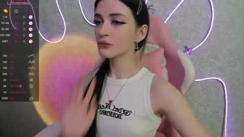 Snapshot of molly_crystall chatting on July 1, 2026, 3:52 am Molly - online show from July 1, 2026, 3:52 am