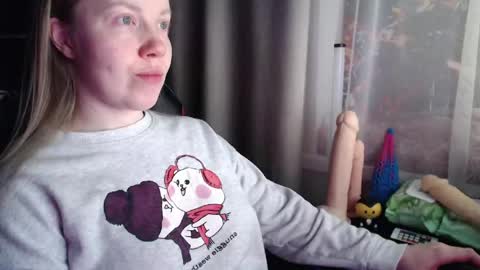 I have new photos come and see with love Molly online show from May 28, 2026, 4:10 am