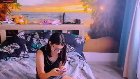  KIRA  online show from June 17, 2026, 4:59 am