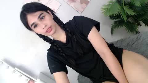 MOMIKHEM online show from May 21, 2026, 6:20 am