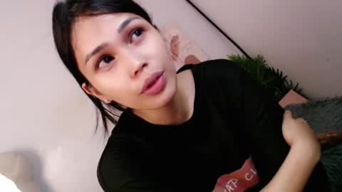 MOMIKHEM online show from August 6, 2026, 8:27 am