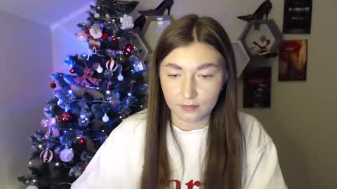 sweet girl and shine body online show from December 16, 2025, 9:47 am