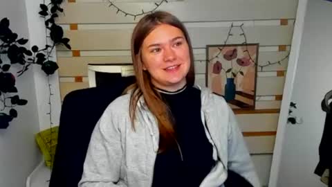Snapshot of monika_youu chatting on July 8, 2026, 9:47 am Monika online show from July 8, 2026, 9:47 am