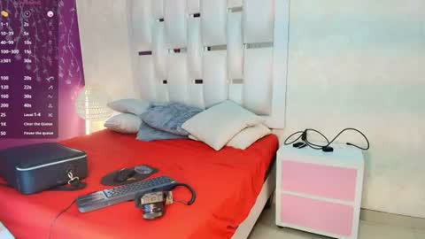 Snapshot of moom_ivy_ chatting on July 24, 2026, 1:31 pm online show from July 24, 2026, 1:31 pm