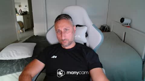 mrdr000 online show from June 8, 2026, 6:19 pm