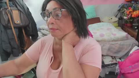 mrs_mommy online show from June 1, 2026, 5:58 pm