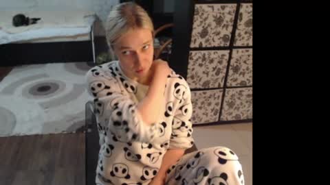 Snapshot of mrsluck chatting on June 21, 2026, 4:53 pm Sasha online show from June 21, 2026, 4:53 pm