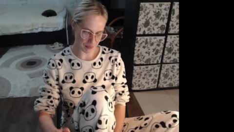Snapshot of mrsluck chatting on June 22, 2026, 3:25 am Sasha online show from June 22, 2026, 3:25 am