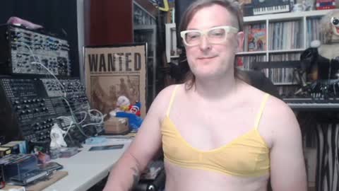 Muziknerd online show from June 10, 2026, 10:30 pm