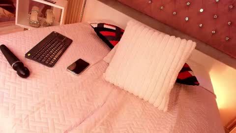 Snapshot of myladreams_ chatting on July 5, 2026, 4:19 am Myla online show from July 5, 2026, 4:19 am