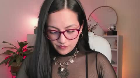 Nahia INDEPENDENT MODEL P online show from July 6, 2026, 10:45 pm