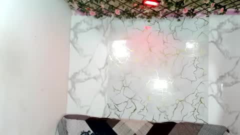 nahomi_hot2002 online show from July 12, 2026, 1:13 pm