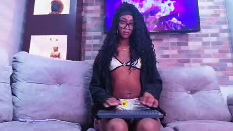 nahomy_james25 online show from July 29, 2026, 12:20 am