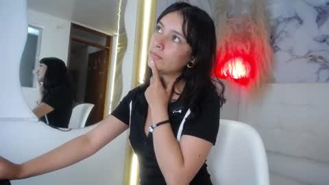 Snapshot of nahomy_paris chatting on July 24, 2026, 12:58 pm nahomy_paris online show from July 24, 2026, 12:58 pm