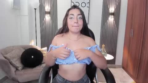 naiah_blue online show from June 12, 2026, 7:13 pm