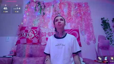 naomi_femme online show from June 18, 2026, 11:14 am