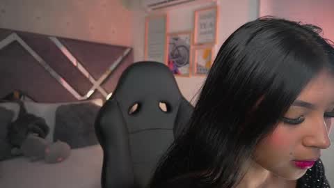 Naomi-Gray  online show from June 4, 2026, 7:09 pm
