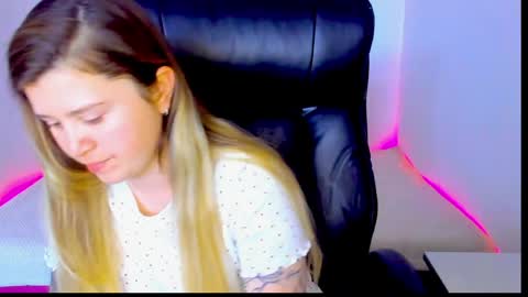 natalisecret online show from May 9, 2026, 9:36 am