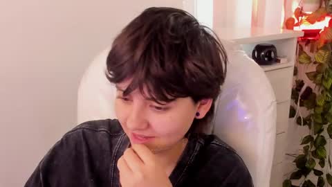 nathalyy_ds online show from June 14, 2026, 7:49 pm