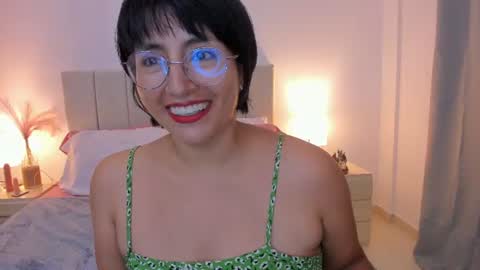 Snapshot of natty_bush chatting on June 17, 2026, 10:00 pm Nathalie online show from June 17, 2026, 10:00 pm