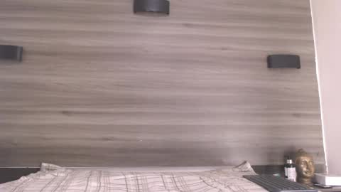 natzuki_ online show from May 19, 2026, 6:58 pm