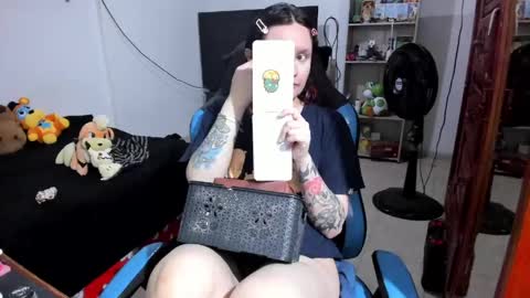 Geek Nicole    im Neeko UwU online show from May 27, 2026, 11:02 pm