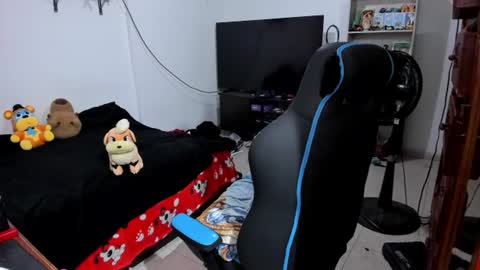 Snapshot of neeko_lol_ chatting on June 23, 2026, 10:02 am Geek Nicole im Neeko UwU online show from June 23, 2026, 10:02 am