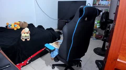 Snapshot of neeko_lol_ chatting on June 28, 2026, 11:49 am Geek Nicole im Neeko UwU online show from June 28, 2026, 11:49 am