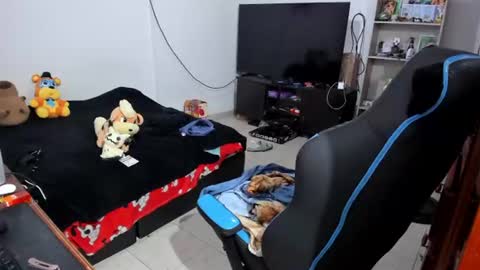 Snapshot of neeko_lol_ chatting on July 10, 2026, 11:46 am Geek Nicole im Neeko UwU online show from July 10, 2026, 11:46 am