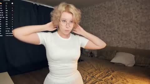 nelly_gloss online show from June 18, 2026, 7:41 am