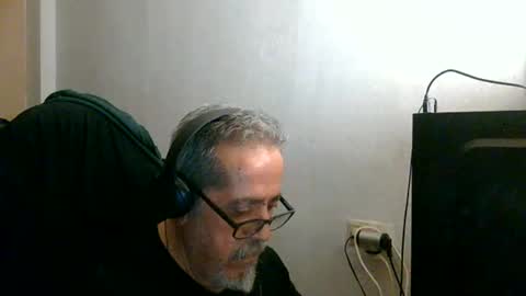 neron401 online show from May 18, 2026, 4:07 am