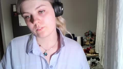 never_enoughh online show from June 19, 2026, 7:17 pm