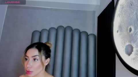 niacrawfordd online show from May 14, 2026, 11:33 pm