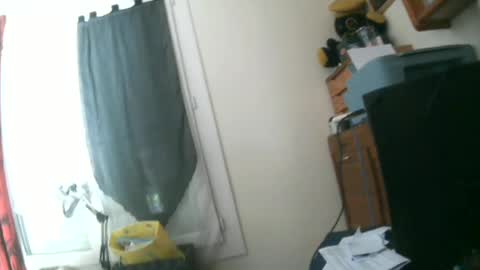 nicolasllavfrouen online show from June 15, 2026, 9:11 am