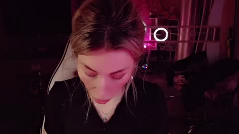 Nicole online show from May 11, 2026, 6:41 am