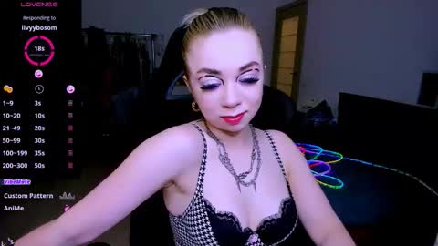 nikigoddesss online show from March 23, 2026, 3:27 pm