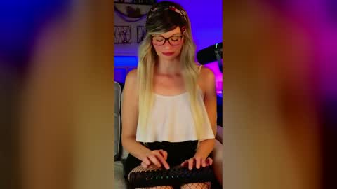 Snapshot of nikki_goldberg chatting on May 30, 2026, 9:06 am Kitty Chatte online show from May 30, 2026, 9:06 am