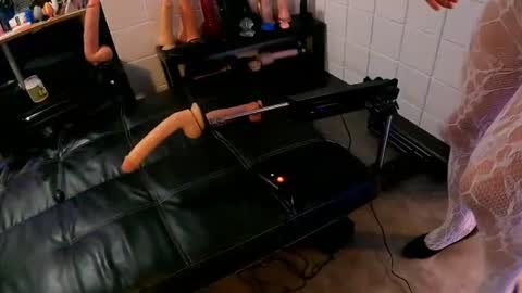 nikkibanksts online show from July 31, 2026, 8:14 am