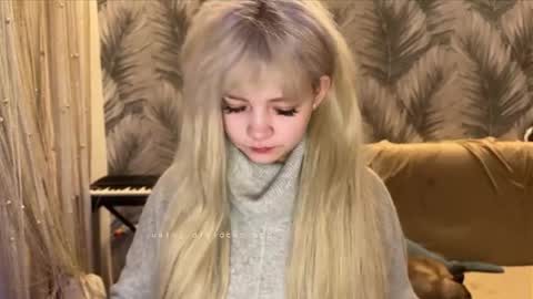 nikoli_naw online show from May 27, 2026, 8:28 pm
