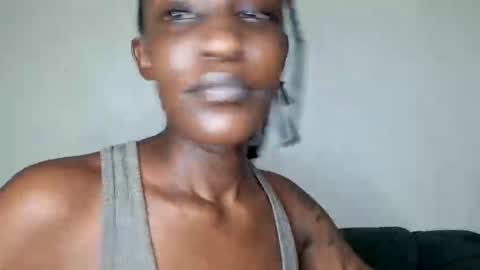 nina_bambi online show from May 12, 2026, 7:11 pm