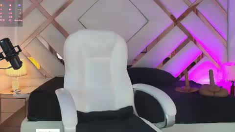 Snapshot of noa_butterfly_ chatting on June 24, 2026, 11:42 am online show from June 24, 2026, 11:42 am