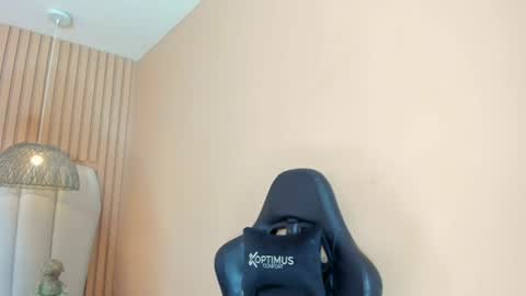 Snapshot of noa_moon chatting on July 8, 2026, 12:15 am Noa online show from July 8, 2026, 12:15 am