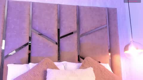 noa_perez_ online show from May 22, 2026, 8:47 pm