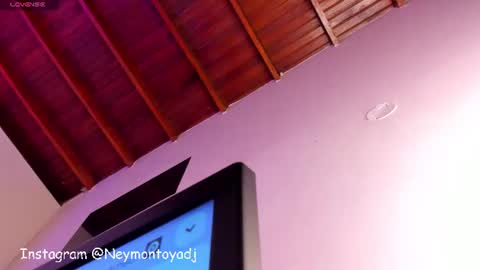 Snapshot of nut_foxx chatting on June 18, 2026, 11:20 pm online show from June 18, 2026, 11:20 pm