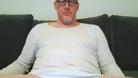 Snapshot of olavdelux chatting on July 27, 2026, 9:11 pm olavdelux online show from July 27, 2026, 9:11 pm