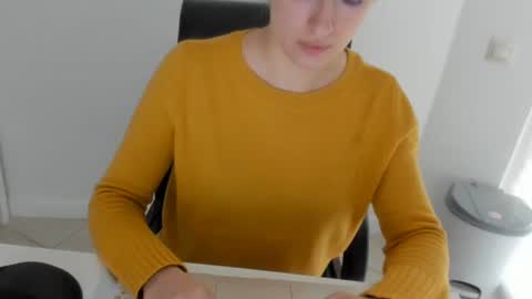 Snapshot of olivia__dream chatting on June 4, 2026, 6:41 am olivia__dream online show from June 4, 2026, 6:41 am
