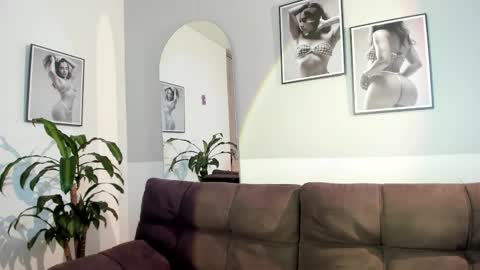 Olivia Collins online show from May 21, 2026, 12:34 pm