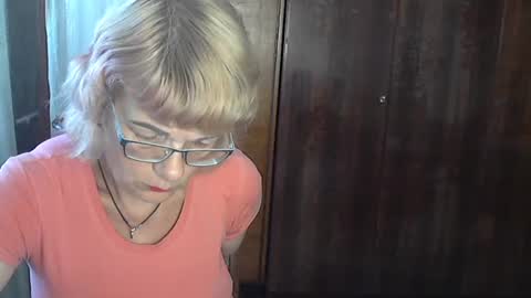 Olivia Mia online show from July 26, 2026, 9:49 am